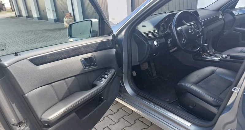 Mercedes-Benz Klasa E cena 39999 przebieg: 290000, rok produkcji 2010 z Świnoujście małe 106